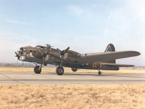 T�m� B-17 �Lent�v� linnoitus� teki 24 Keski-Eurooppaan suuntautunutta pommituslentoa vuonna 1944.